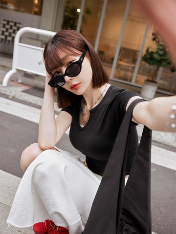 小V臉．小V領彈性BRA TOP
