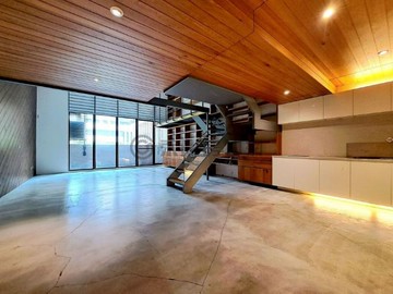 玉鼎好地段挑高美裝事務所平面車位永慶小飛｜新北市三峽區學成路