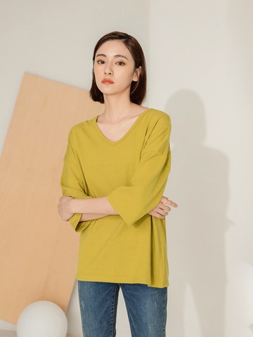 小V臉．V領仿羊毛純色上衣