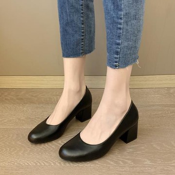 黑色工作鞋女軟底舒適上班職業鞋44特大碼女鞋41一45小高跟單鞋43