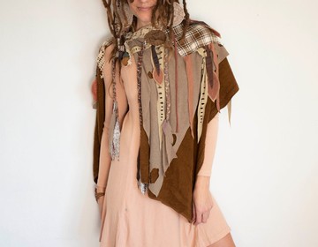 大地色系破損風林間肩披，末日風格仿舊披肩