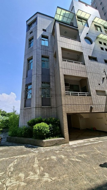鳥松.美麗皇家.三面採光邊間雙車墅｜高雄市鳥松區松埔北巷