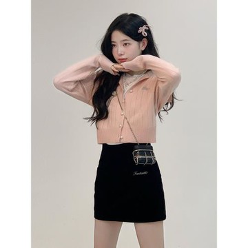 花鈴太太半身裙女2023新款早春季黑色顯瘦搭配氣質高級絲絨短裙