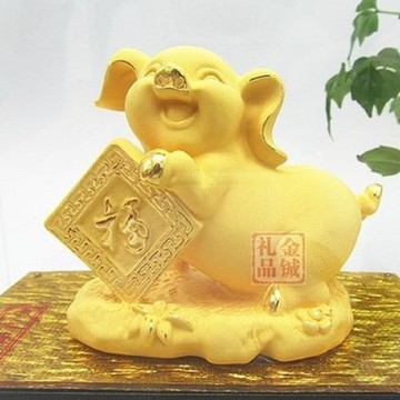 [協貿國際]   絨沙金十二生肖福字豬擺件