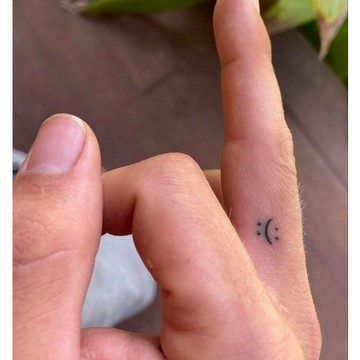 「哭笑不得 」(小款) 紋身貼紙 微刺青 輕紋身 少女 IG 打卡 紋身貼 抖音同款 心情 超美 網美 手寫 文字 草書