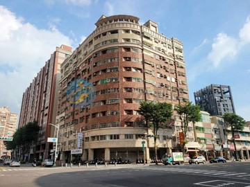 福山商圈正華夏路上1+2+3樓面寬店住｜高雄市左營區華夏路