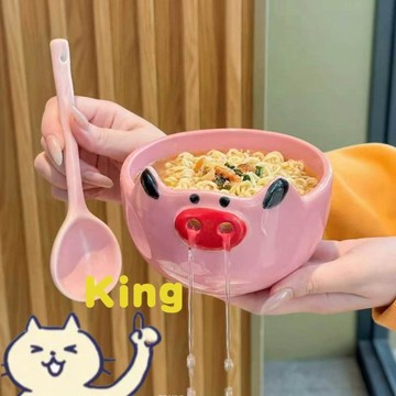 【臺灣出貨】可愛搞怪小豬陶瓷泡麵碗 抽象造型大容量湯碗 附瀝水設計方便麪專用碗 學生宿舍專用餐具 一人食飯碗居家外宿食器