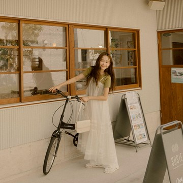 QUEENSHOP_ F 女裝 荷葉剪接細肩罩衫長洋裝 三色售 現+預 【01098398】