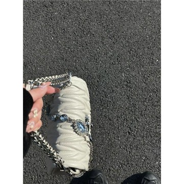 高級時尚軟皮褶皺鏈條包包女2023新款僊女水鑽優雅貴氣單肩斜挎包
