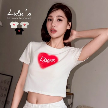 LULUS/法式愛心英字短版上衣３色【A01260125】愛心圖案 點點上衣 260401