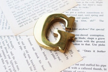 【特價】早期古件-稀有款英國手工字母文鎮