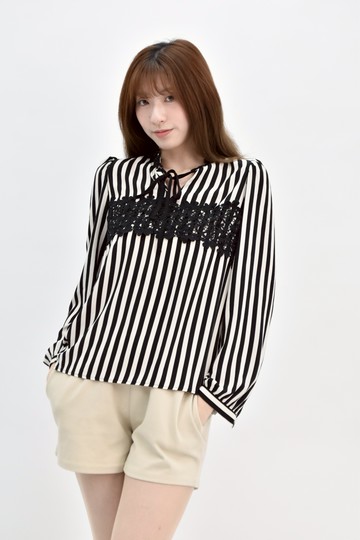 (L) maha yana韓牌條紋雕花黑色長袖上衣