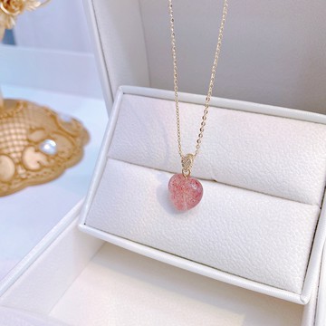 台灣現貨 愛心粉色天然草莓晶吊墜項鍊 鎖骨鏈 仙氣 小眾設計感項練♚Yu識美♚