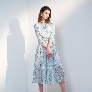 CLL巧玲瓏 荷葉領藤蔓印花氣質長洋裝 7715910