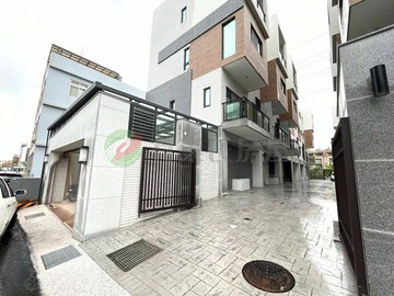 豐原房屋仲介 綠山邊間全新雙車位別墅｜台中市豐原區綠山二街