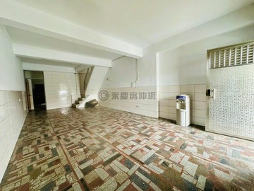 近南科新市仁愛街近車站正路面夯店透｜台南市新市區仁愛街