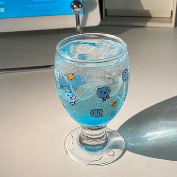 韓系藍色酷兒高腳杯 可愛小眾果汁杯 小藍人玻璃水杯 牛奶杯 耐熱加厚水杯 玻璃咖啡杯 茶杯