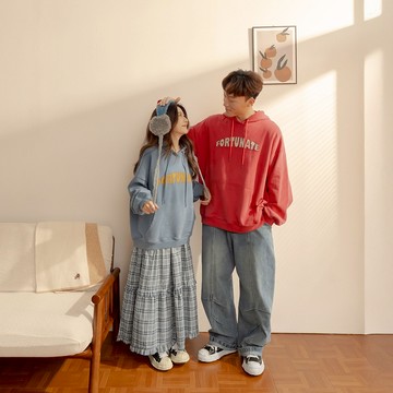 QUEENSHOP_F 長袖 姵萱聯名 洗水刺繡口袋連帽衛衣-藍S/M/L/XL 現+預 【01099369】