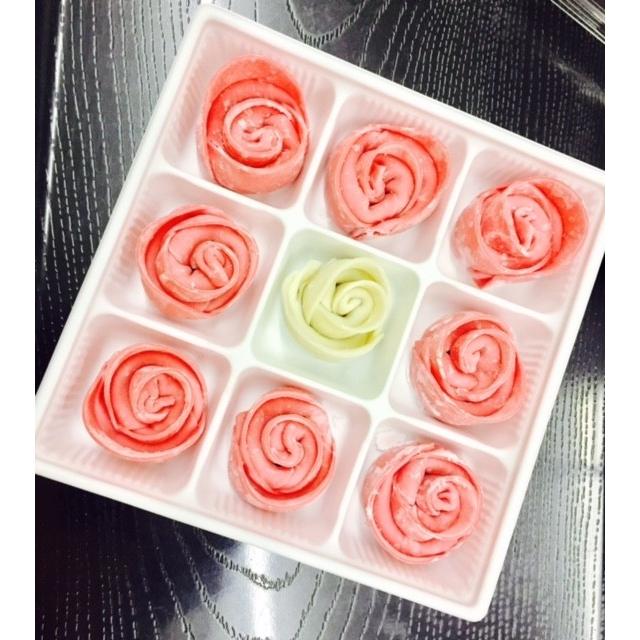 ぎふ ＲＯＳＥ ＧＹＯＺＡ（ローズギョーザ）　薔薇の餃子9個入り3種のソース付き　クール便発送　ギフトにも最適！