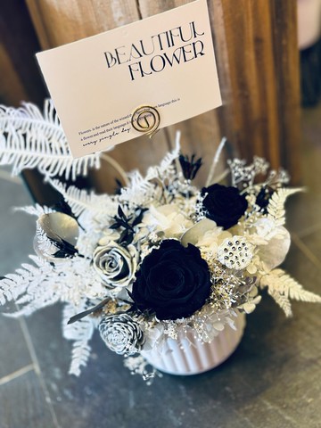 獨一無二黑色魅惑不凋花玫瑰