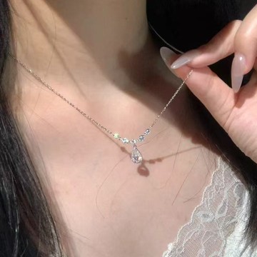 免運🔥鋯石水滴項鍊女輕奢小衆ins氣質高級吊墜鎖骨鏈送女友禮物防過敏 項鏈 項錬女 生日禮物 飾品 銀飾 簡約