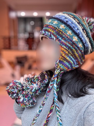 藍綠長辮七球純羊毛線手工編織全襯防風毛帽子護耳帽|保暖交換禮
