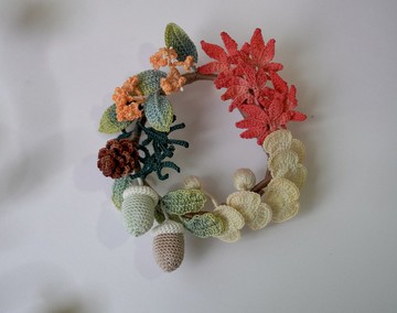 元森手作 秋日花環 楓葉銀杏桂花松果花 微鉤胸針