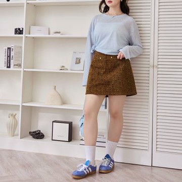 OB嚴選中大尺碼-雲朵自訂款-豹紋造型釦口袋後鬆緊短裙《CA3165》