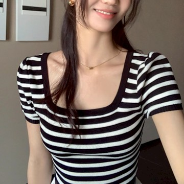 La BellezaU領露鎖骨橫條紋彈性短版棉質T恤