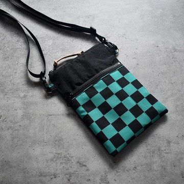 旅行防水斜背手機袋_棋盤格