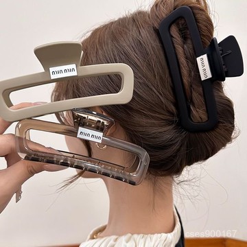 好貨下殺🌈高級感字母磨砂髮夾女髮量多大號鯊魚夾 新款髮夾 高級感字母磨砂發夾女發量多大號鯊魚夾子發卡後腦勺盤發抓 NDQ