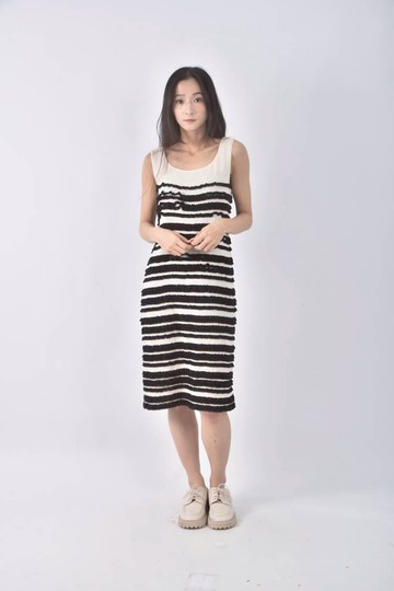 (S) 線條黑色洋裝