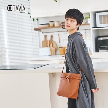 OCTAVIA8 真皮- 翩翩 打結扣帶梯型水桶包- 金棕