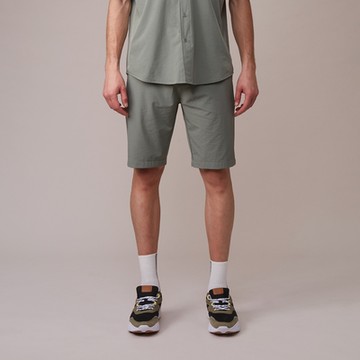 GIORDANO 男裝機能吸濕排汗短褲 Urban Walker系列 - 28 軍綠