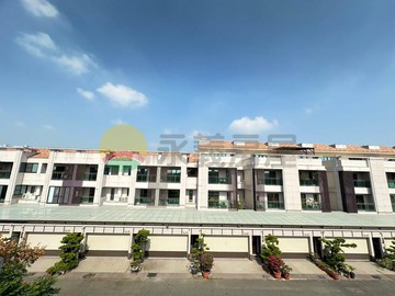 北港/台富新學/2年屋美裝潢/邊間透天車墅｜雲林縣北港鎮新學一街