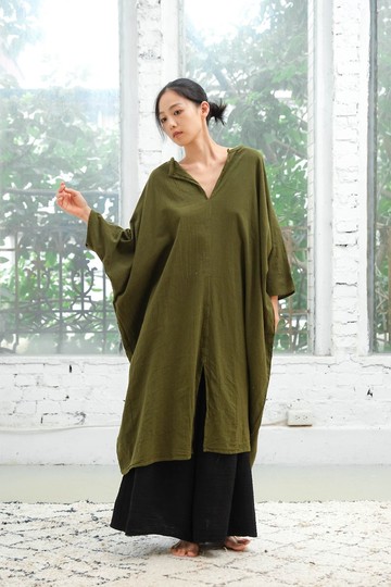 OMAKE 鑰匙領落肩前開衩罩衫洋裝 / 菱紋布 橄欖綠