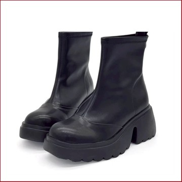 厚底靴 短靴 經典素面輕量厚底鬆高瘦瘦短靴鬆鬆靴 ROBINLO (BURDETTE 時尚黑)