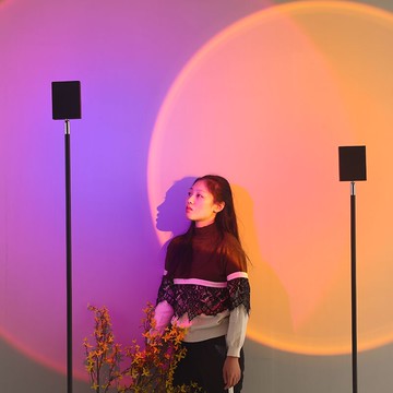 簡約現代藝術彩色氛圍投影落地燈設計師網紅背景墻彩虹日不落裝飾