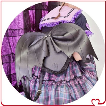 有間小鋪:復古潮流休閒背包女 蝙蝠翅膀雙肩包 可愛蕾絲華麗後背包 暗黑系龐克原宿風小惡魔愛心翅膀後背包女 愛心背包