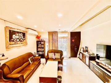 新店透天宅裝潢美、格局讚，走路17公尺就搭車！｜新北市新店區僑愛六路