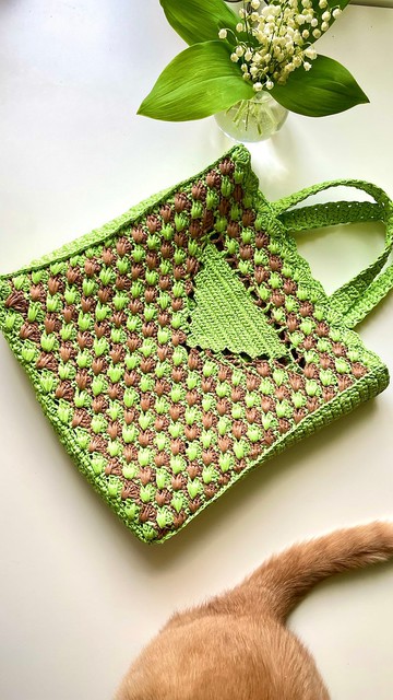 雙色拉菲草鉤織托特包 – 萊姆綠與木質調對比 – 靈感之作