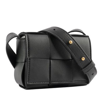 BOTTEGA VENETA 小羊皮Cassette迷你編織包(黑色) 666688 VMAY1 8425