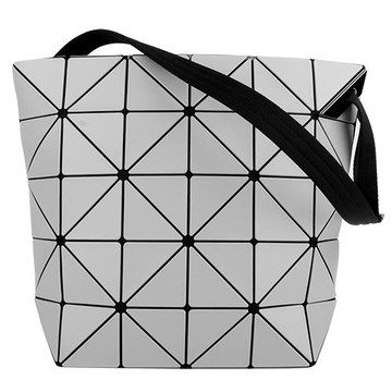ISSEY MIYAKE 三宅一生 -  BAOBAO  幾何方格5x6皮質斜背扁包(霧灰白)-慈濟
