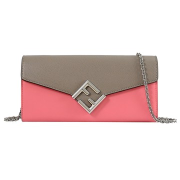 FENDI 8M0365 經典FF LOGO撞色WOC斜背鍊包.灰/粉