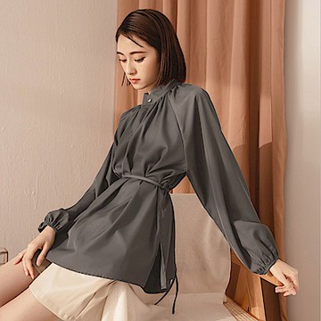 OB嚴選-不易皺高領收腰上衣(附綁帶)