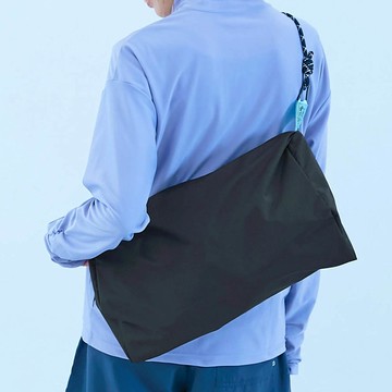 日本 devirock - 2way柔軟玩水便利親子側背包-黑 (41x24x9cm)