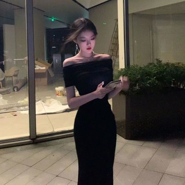 法式純欲風黑色露肩一字領連衣裙2025新款時尚氣質修身顯瘦長裙子