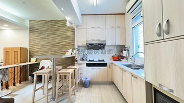 高鐵三分鐘稀有三面採光免整理透天宅｜高雄市左營區重政路