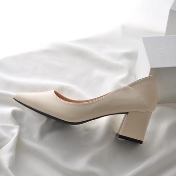 軟皮不累腳2025新款高跟鞋春款女鞋粗跟單鞋淺色大碼高跟鞋41一43