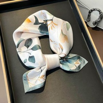 【JC Collection】純蠶絲柔軟印花優雅繁花四季百搭多搭配領巾絲巾(米色)